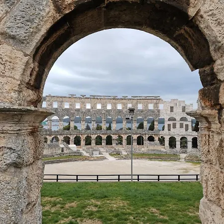 Apartman Andreas - Amphitheater With Free Parking- Pula