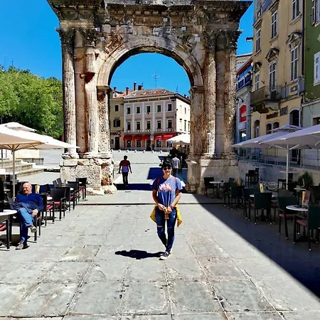 Andreas - Amphitheater With Free Parking- Apartment Pula