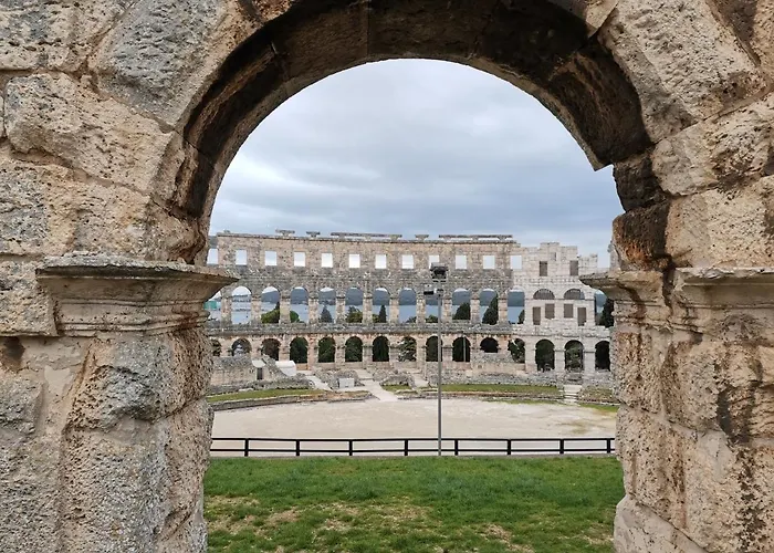 아파트 Andreas - Amphitheater With Free Parking- 풀라